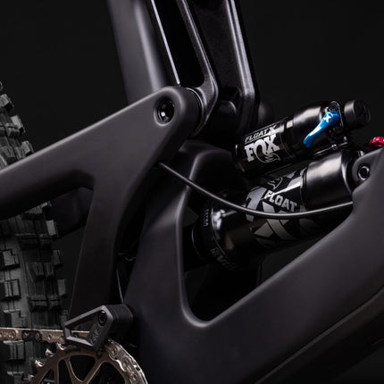 Santa Cruz Nomad Carbon MX - 70 Kit - Matt Black - 2026