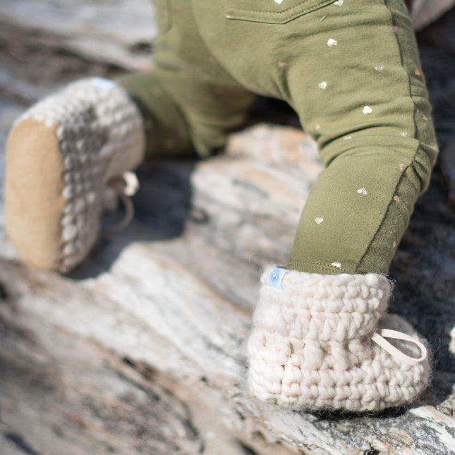 https://ik.imagekit.io/c2dr4dawp/https%3A%2F%2Fcdn.shopify.com%2Fs%2Ffiles%2F1%2F0088%2F4506%2F6325%2Fproducts%2Fshoes-sweater-moccs-ivory-5671802241087.jpg%3Fv%3D1712092256?tr=f-jpg